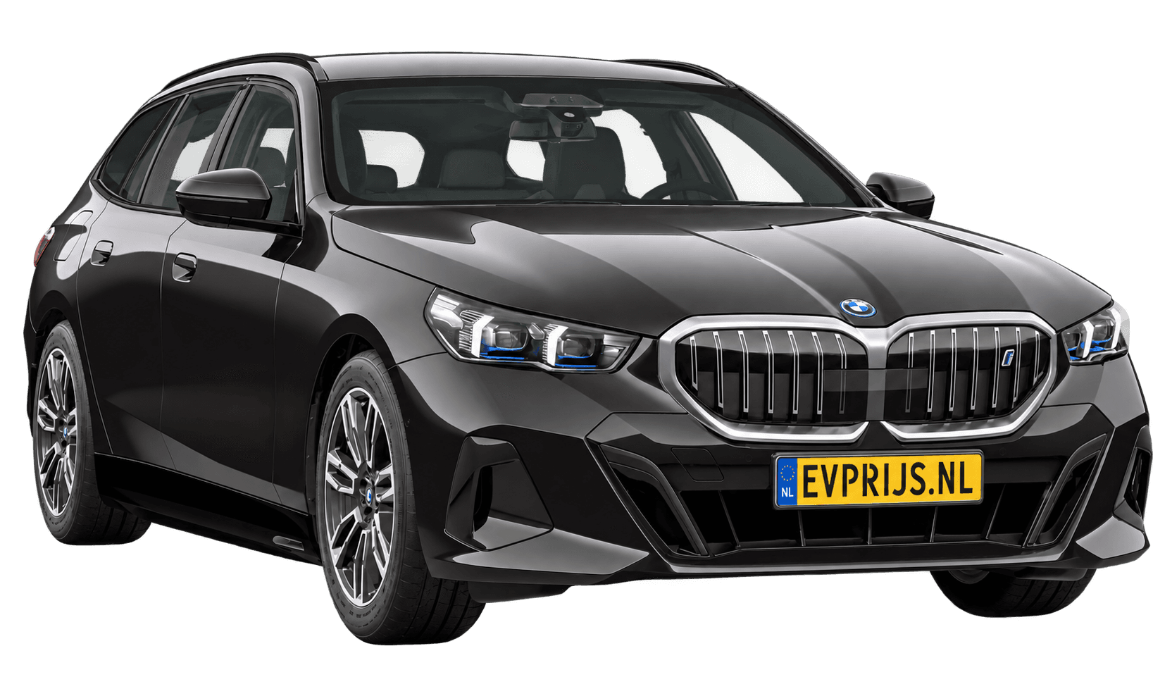 AI-bewerking (Imagegen) van officieel BMW Nederland-configuratorbeeld: i5 Touring voor-/zijaanzicht in Saphirschwarz metallic (configuratie BMW i5 eDrive40 Touring Standaarduitvoering); velgen en details kunnen per uitvoering afwijken, beeld 4