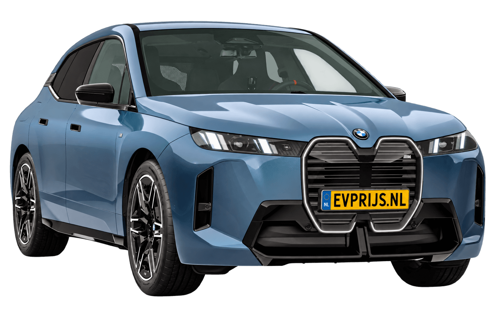 AI-bewerking (Imagegen) van officieel BMW Nederland-configuratorbeeld: iX M70 xDrive voor-/zijaanzicht in Arctic Race Blue metallic (configuratie BMW iX M70 xDrive BMW M model(len)); kleurverzadiging kan afwijken; velgen en details kunnen per uitvoering afwijken, beeld 6
