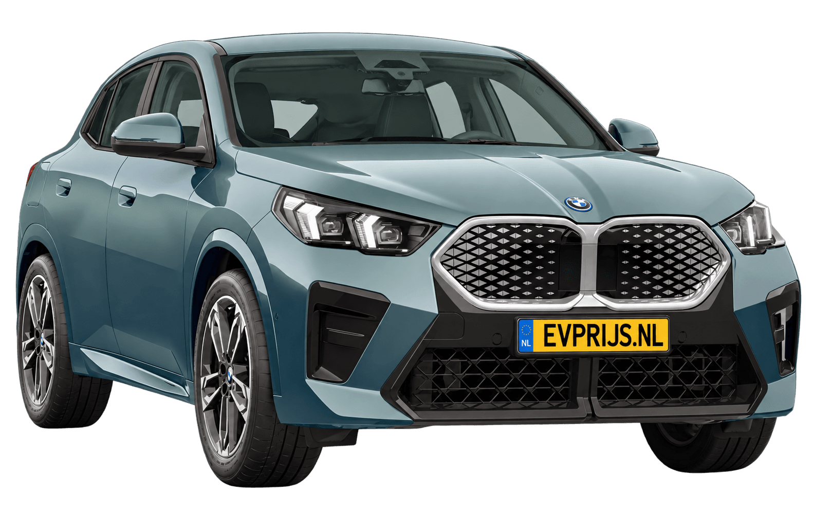 AI-bewerking (Imagegen) van officieel BMW Nederland-configuratorbeeld: iX2 M Sport Edition voor-/zijaanzicht in Cape York Green metallic (configuratie BMW iX2 eDrive20 M Sport Edition); velgen en details kunnen per uitvoering afwijken, beeld 1