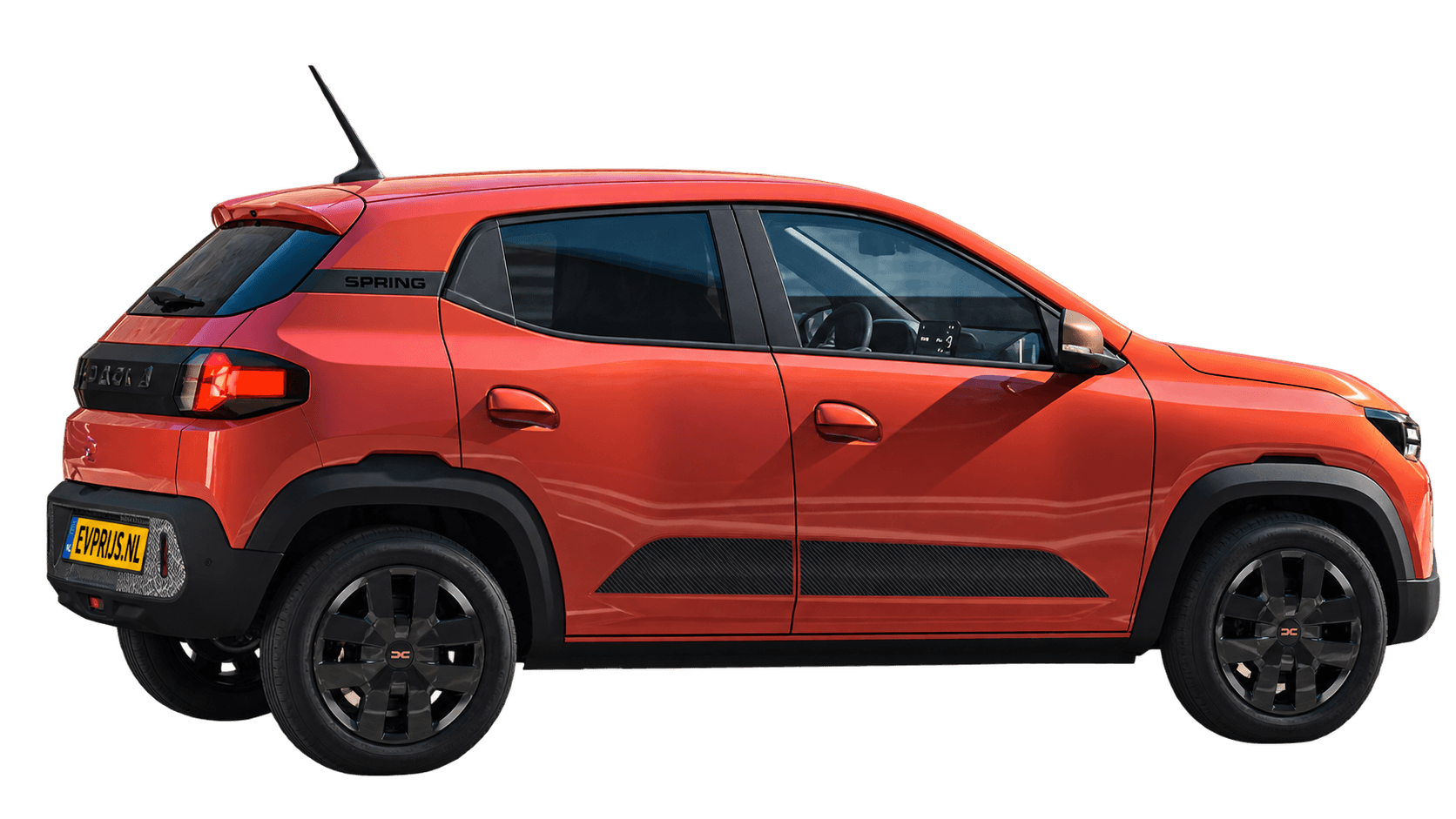 AI-bewerking (Imagegen) van officiële Dacia-foto: Spring achter-/zijaanzicht in rouge brique (achter-/zijaanzicht (rouge brique) van dacia.nl, beeldenset spring-bbg-ph2); velgen en details kunnen per uitvoering afwijken, beeld 2
