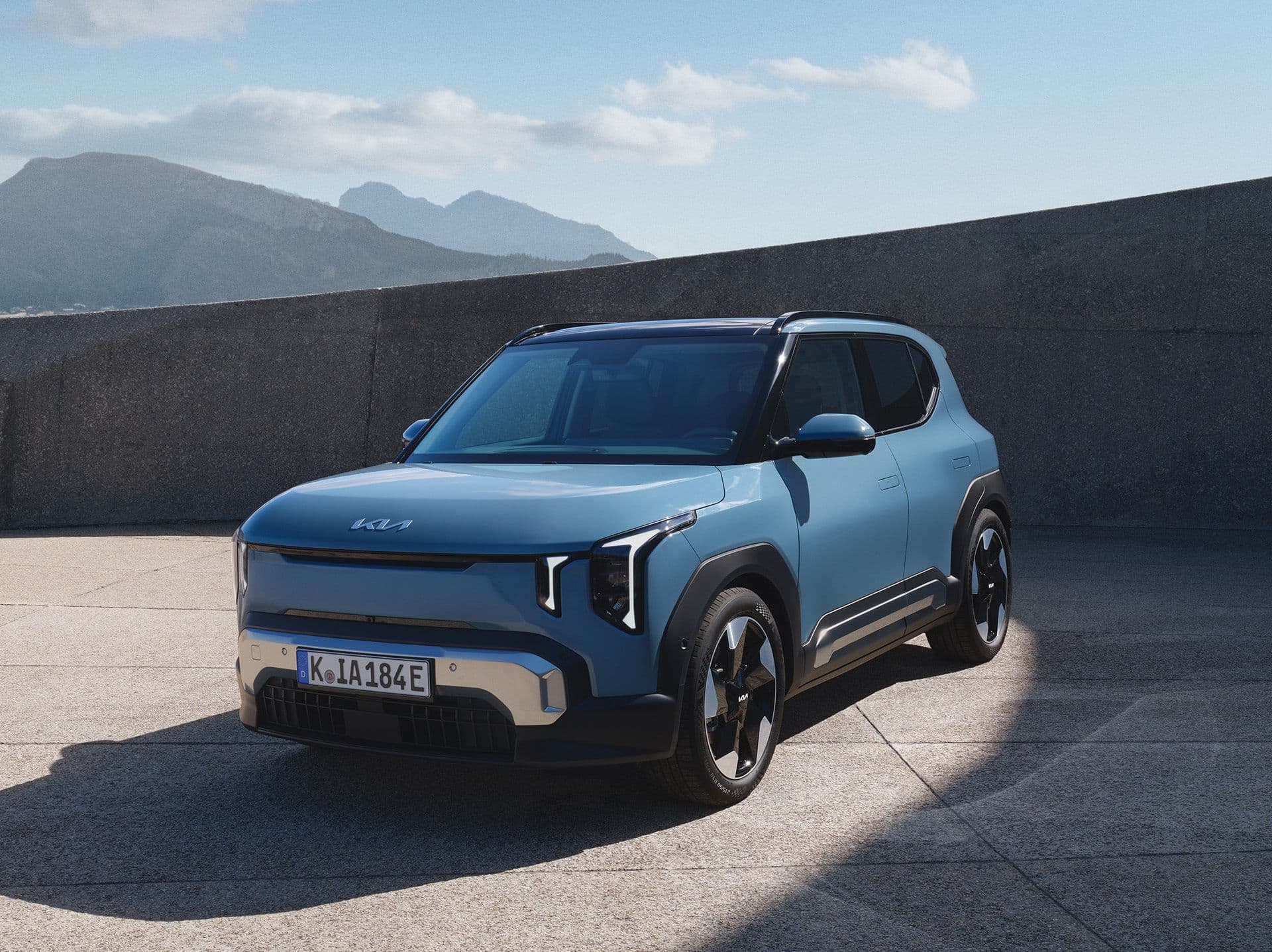 Kia EV2 modelbeeld, blauwe auto, beeld 2