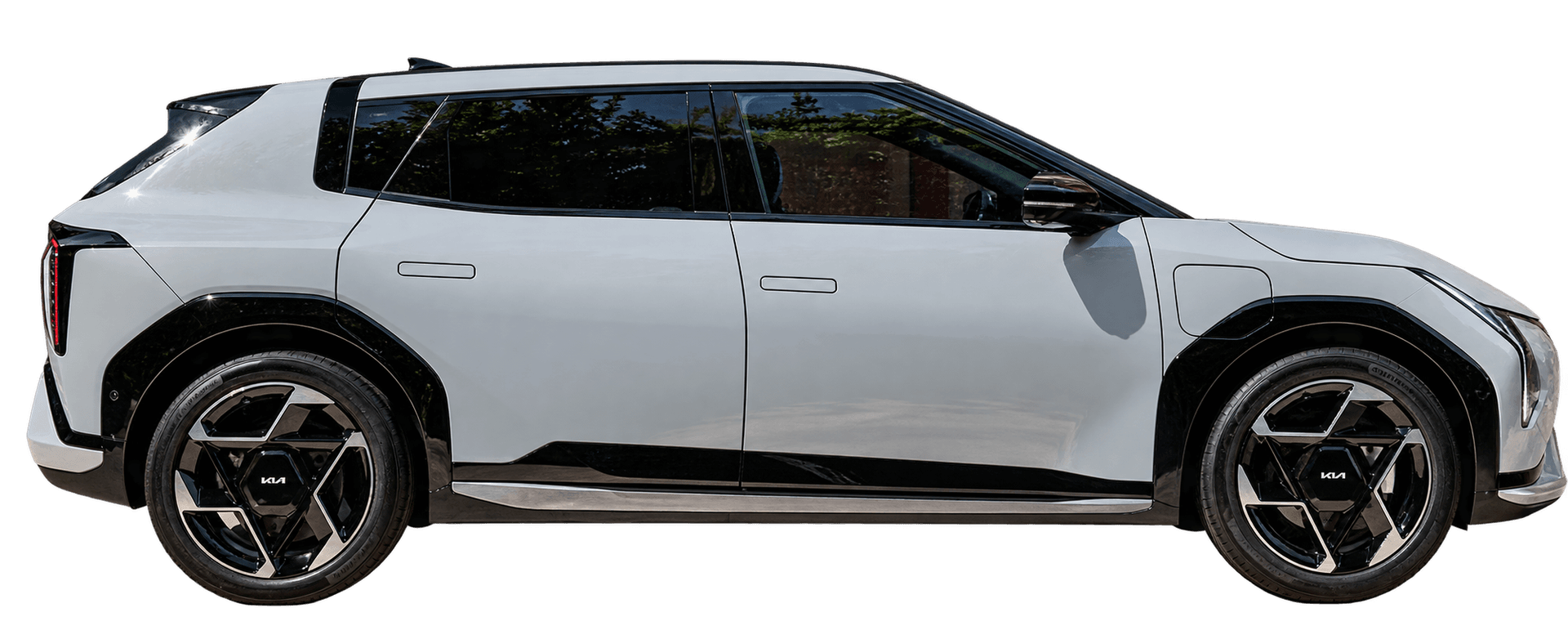 Kia EV4 zijaanzicht, vrijstaand AI-bewerkt modelbeeld; gekozen lak, velgen en uitvoering niet volledig bevestigd, beeld 3