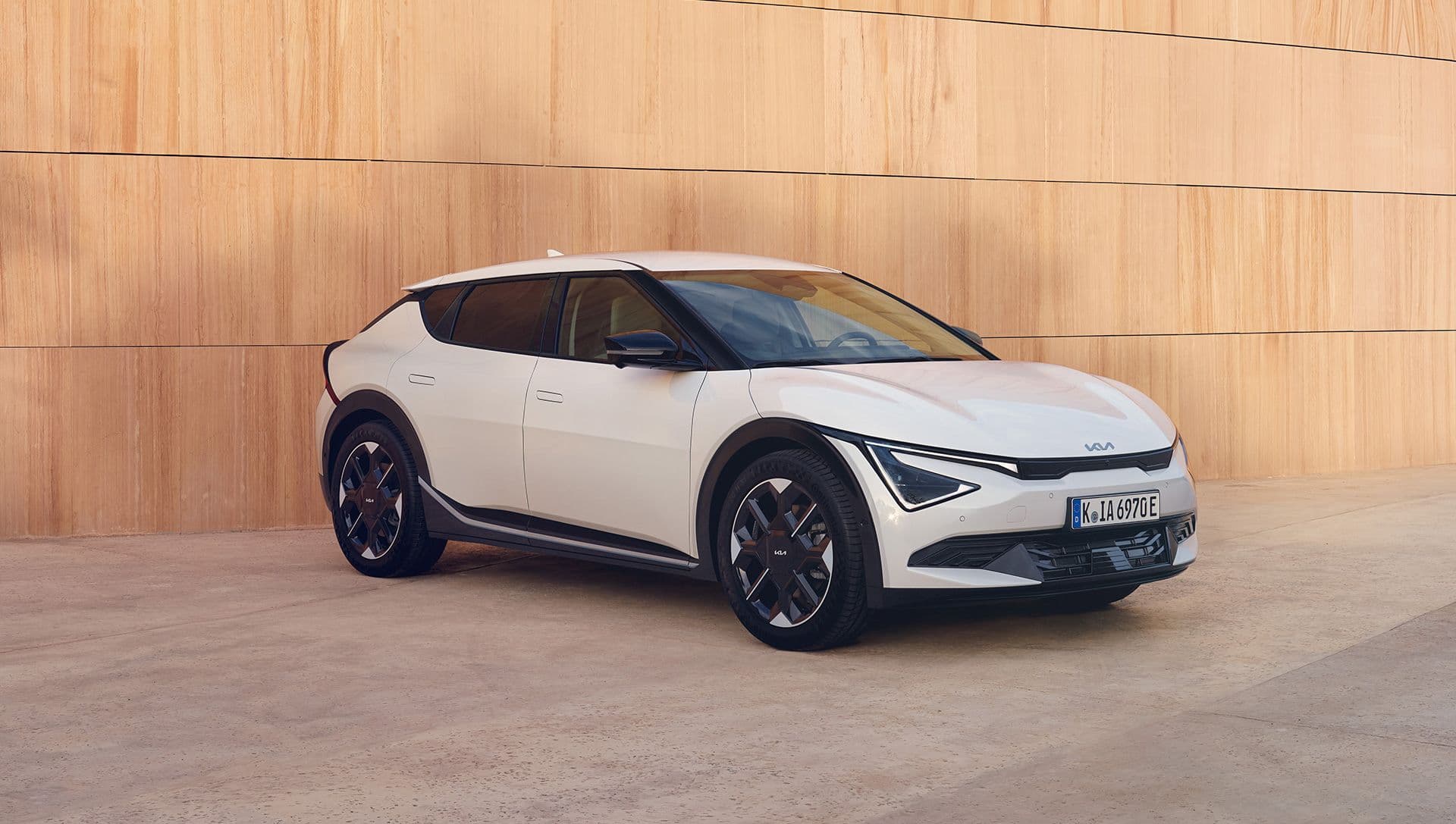 Kia EV6 tijdelijk modelbeeld; lak en uitvoering niet bevestigd, beeld 2